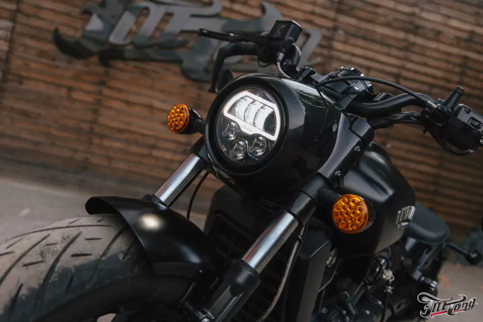 Окрасили детали мотоцикла Indian Scout в черный матовый цвет